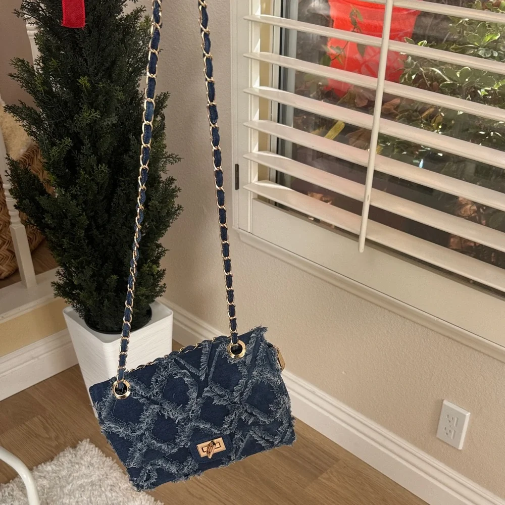 Elegant Denim Chain Shoulder Bag - Picture 6 of 8